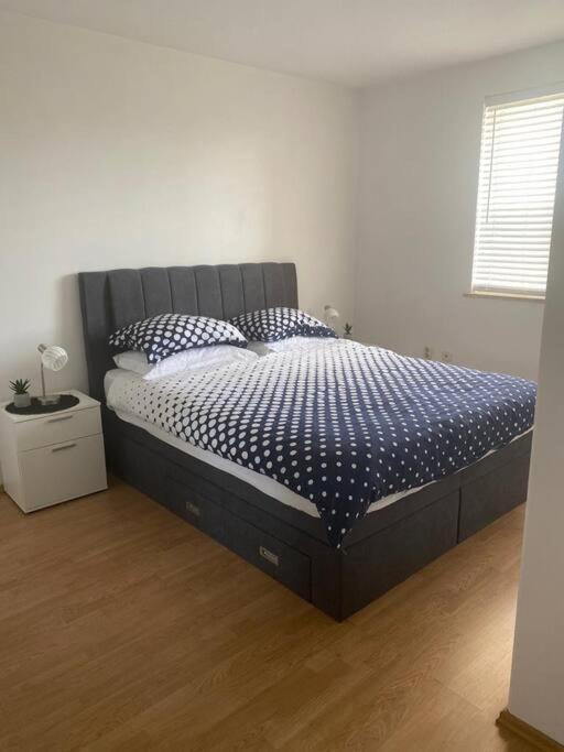 Lovely 3 Bedroom Apartment In Quiet Area W/ Pool Pola Esterno foto