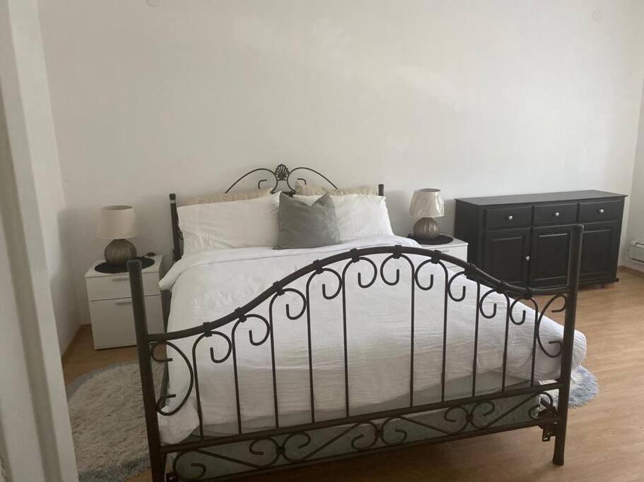 Lovely 3 Bedroom Apartment In Quiet Area W/ Pool Pola Esterno foto