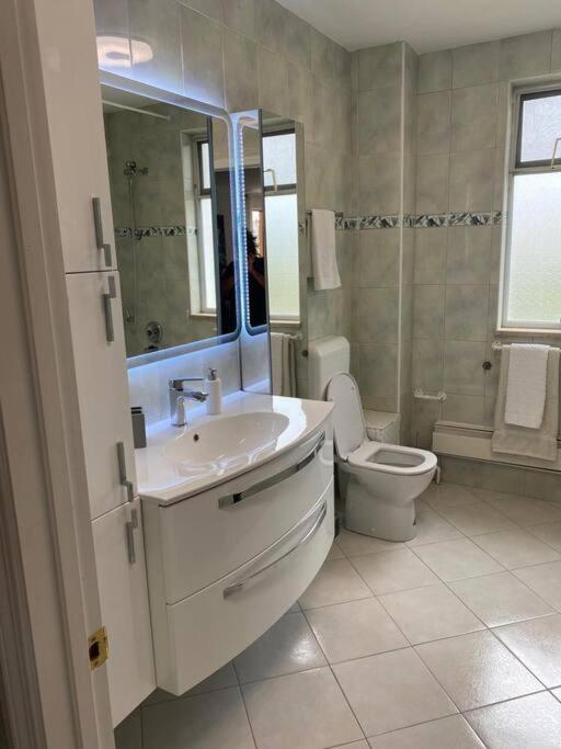 Lovely 3 Bedroom Apartment In Quiet Area W/ Pool Pola Esterno foto
