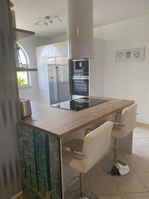 Lovely 3 Bedroom Apartment In Quiet Area W/ Pool Pola Esterno foto